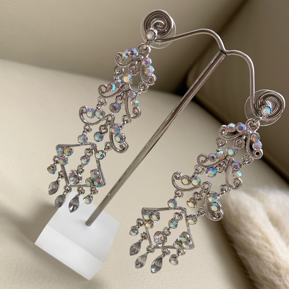 🆕🔥Gorgeous MultiColor Crystal Very Shiny Earring - Picture 1 of 1